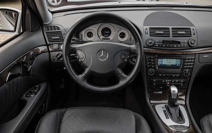 Mercedes-Benz Klasa E cena 79000 przebieg: 168000, rok produkcji 2005 z Kłodzko małe 781